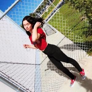 Meet your Posher, Leila